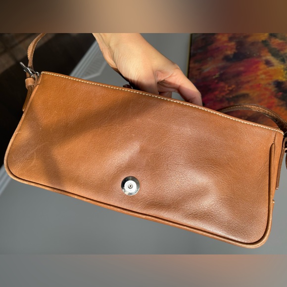 Vintage Coach Saddle Brown Hampton Leather Shoulder Bag - Adjustable Strap - Picture 10 of 16